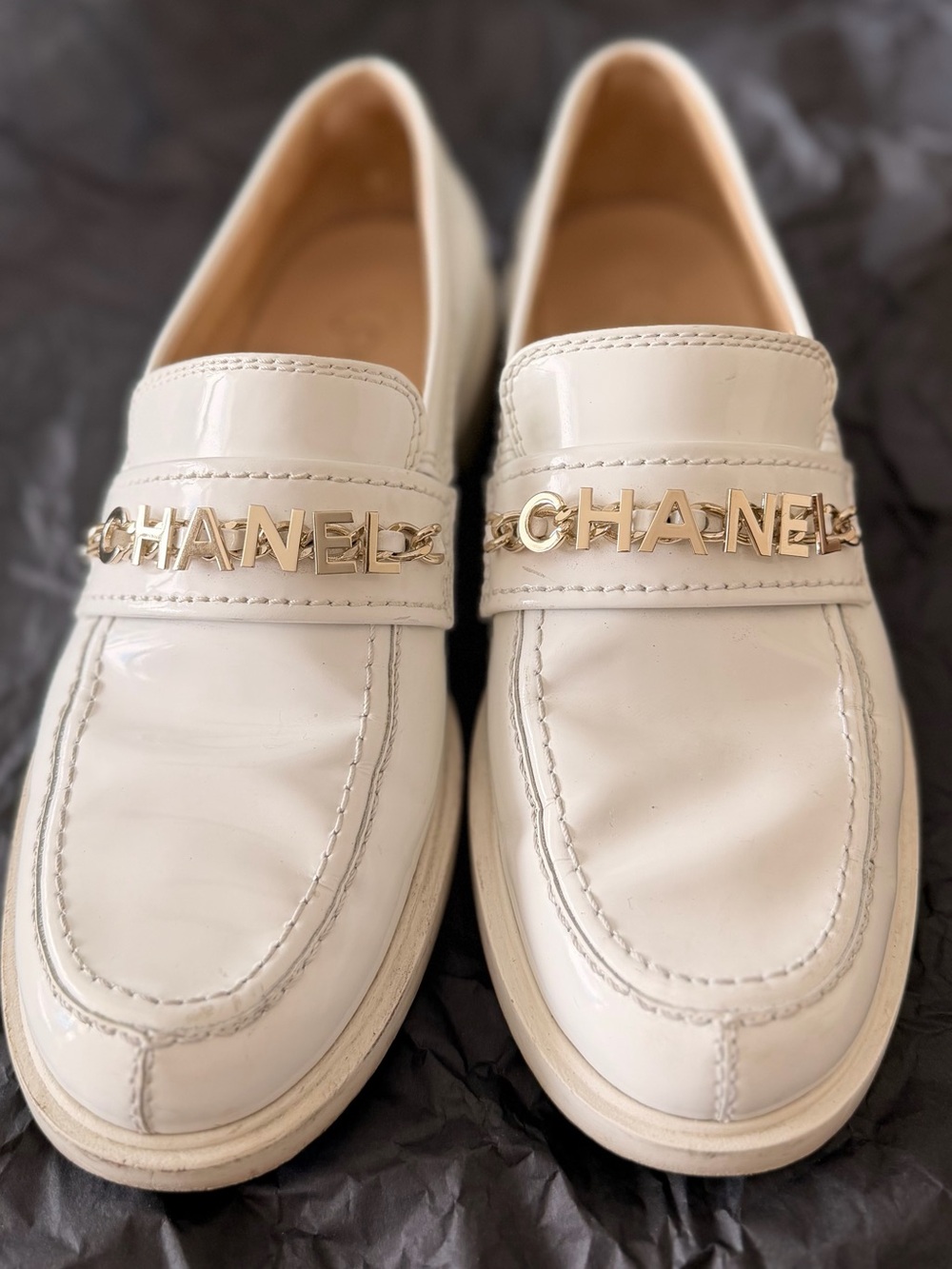 CHANEL White Patent Leather Loafers with Logo Chain
